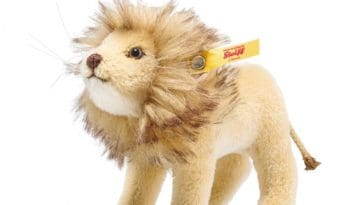 National Geographic lion in gift box, blond